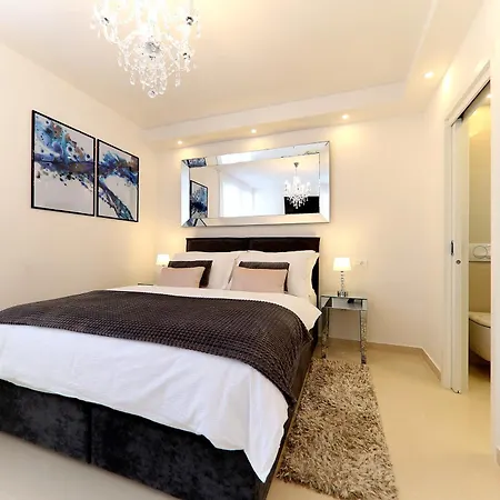 Πανσιόν Kiko Luxury Living 4*