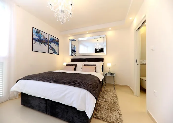 Πανσιόν Kiko Luxury Living 4*